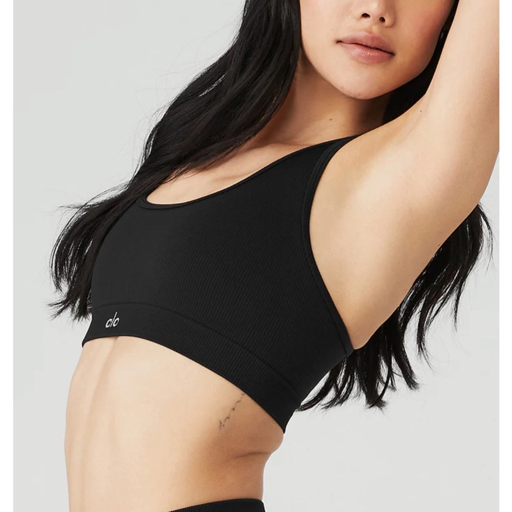 ALO Yoga Black Sports Bra with Racerback Design 🖤